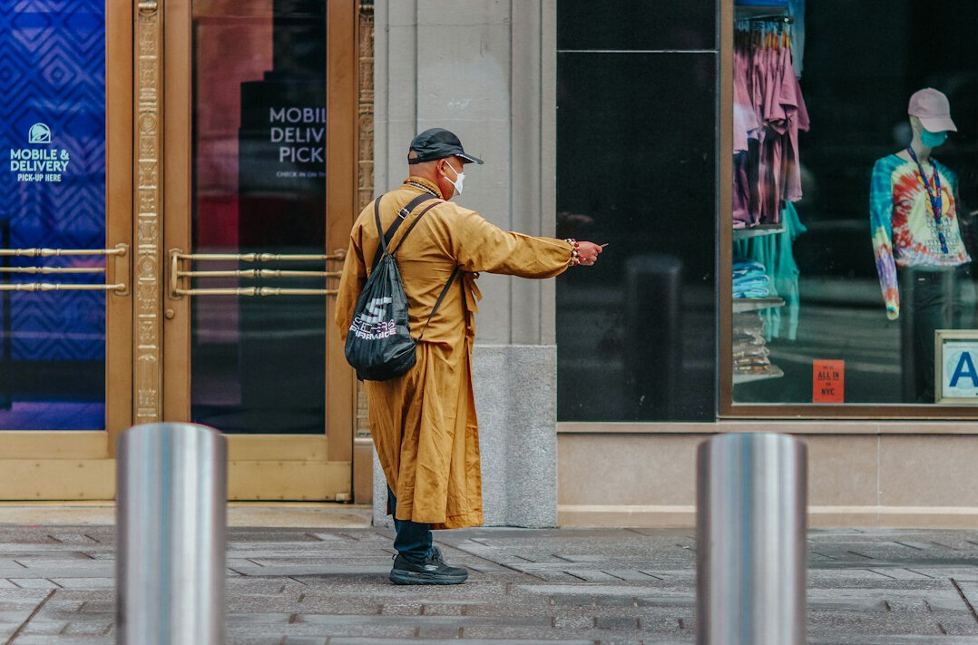 store detective catching thief