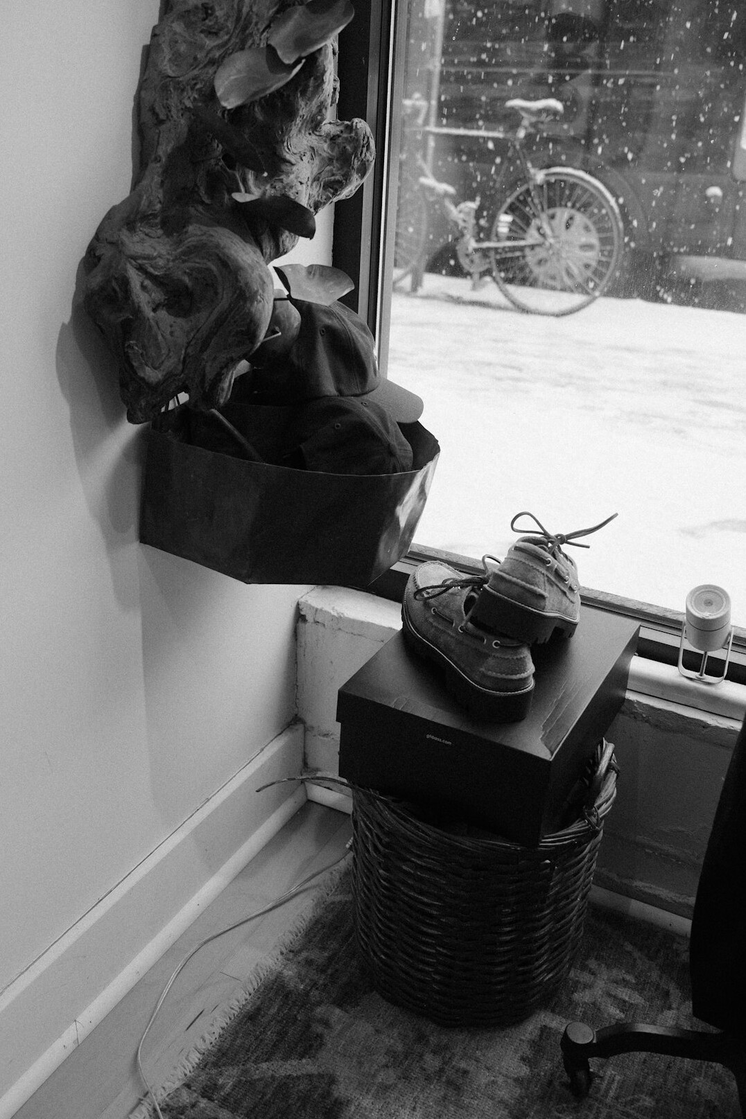 clever thief hiding items