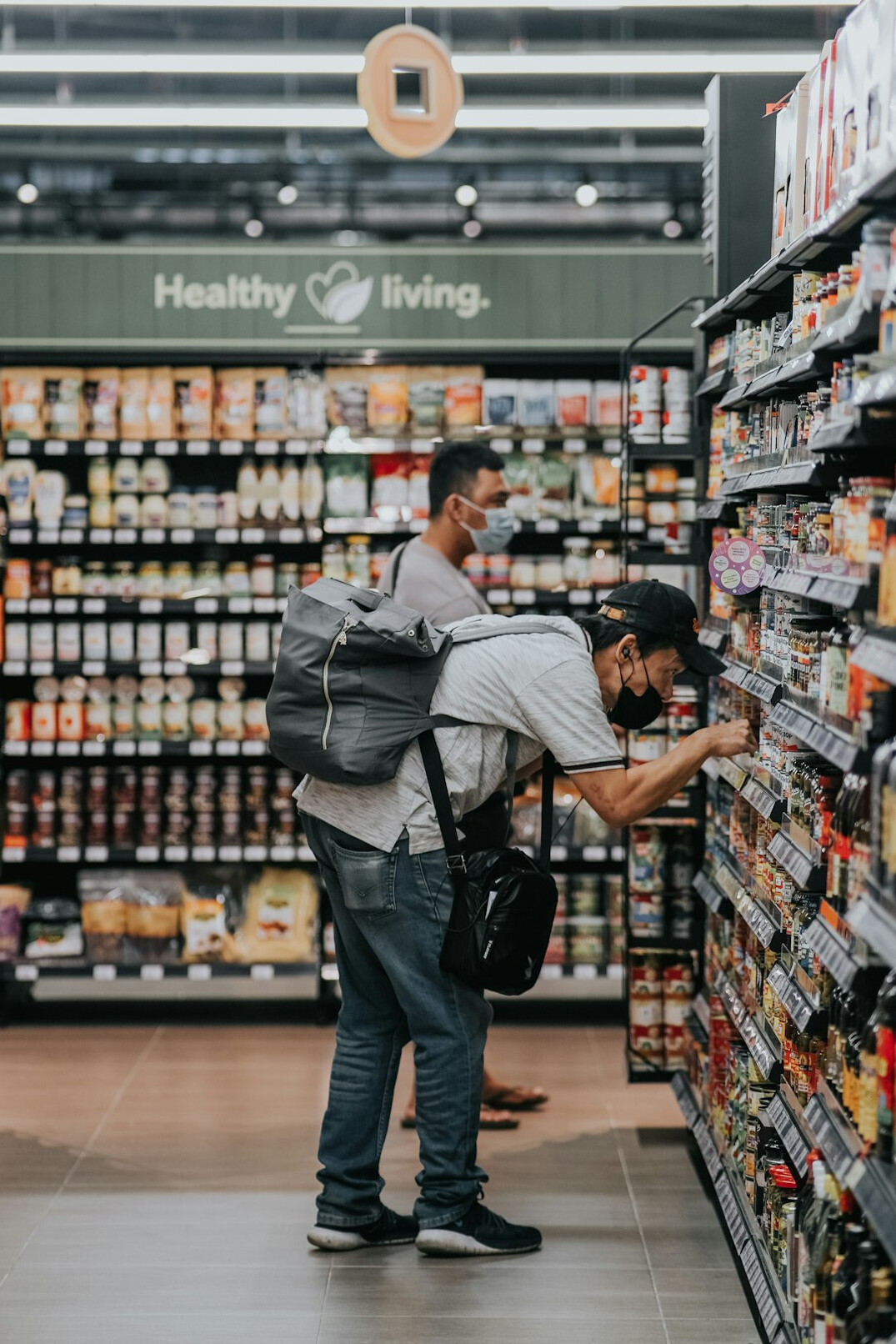 supermarket team meeting